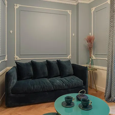 The Pompadour Apartmán *